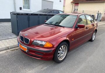 BMW 318 130.000 km 2.400 &euro; Langen 63225