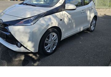Toyota Aygo (X) 119.466 km 6.545 &euro; Schwalbach/Taunus 65824