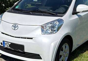 Toyota iQ 128.000 km 4.990 &euro; Rüsselsheim am Main, Stadt 65428