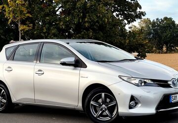 Toyota Auris 94.700 km 10.999 &euro; Liederbach 65835