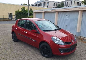 Renault Clio 150.000 km 2.600 &euro; Wiesbaden 65197