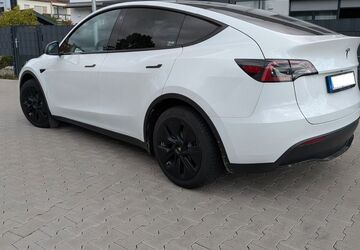 Tesla Model Y 57.600 km 29.970 &euro; Flörsheim am Main 65439