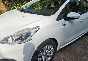 Peugeot 208 76.000 km 5.800 &euro; Wiesbaden 65193